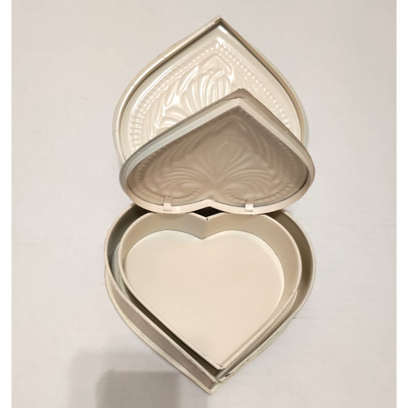 2 Metal Heart Shaped Trinket Jewelry Box Hinged Beige Nesting Distressed Design - Picture 6 of 9